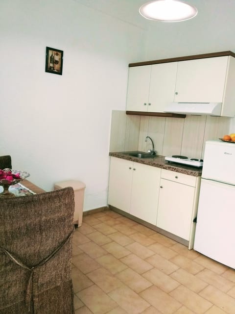 Standard Studio (Triple) | 1 bedroom, desk, iron/ironing board, free WiFi