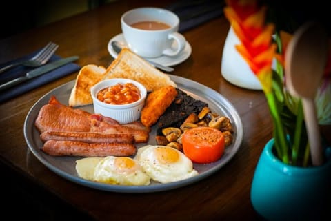 Daily English breakfast (GBP 10 per person)