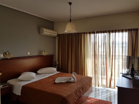 Single Room | Premium bedding, minibar, in-room safe, desk