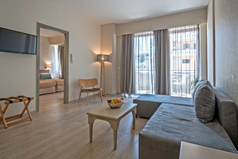 Family Suite, 1 Bedroom | Iron/ironing board, bed sheets