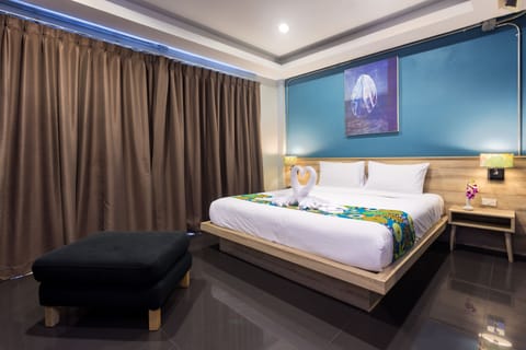 Deluxe Double Room with Balcony | Hypo-allergenic bedding, minibar, in-room safe, desk