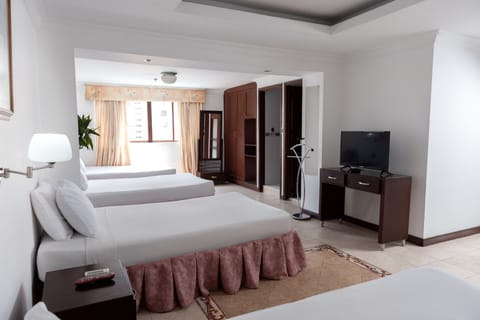 Standard Quadruple Room | In-room safe, desk, iron/ironing board, rollaway beds