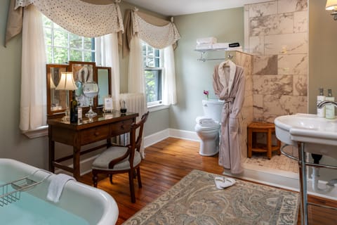 Room, 1 King Bed (Wible Suite) | Bathroom | Eco-friendly toiletries, hair dryer, bathrobes, towels
