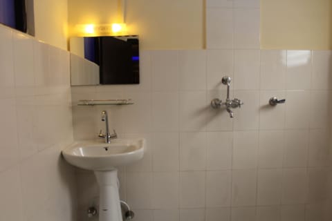 Double Room, Private Bathroom, City View | Bathroom | Shower, free toiletries, hair dryer, slippers