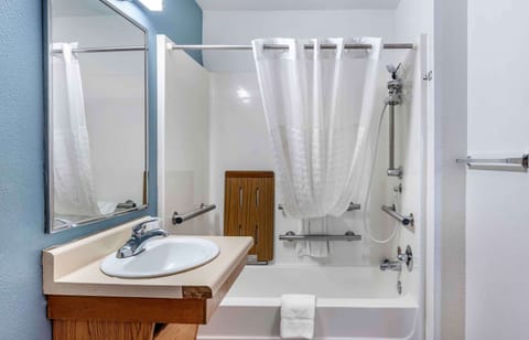 Combined shower/tub, hair dryer, towels, soap