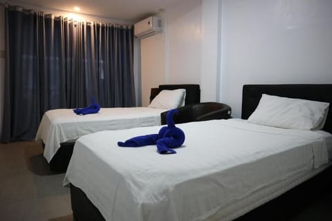 Standard Room | In-room safe, desk, free WiFi, bed sheets