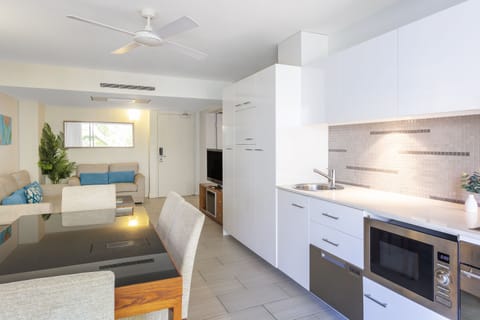 Family Apartment, 3 Bedrooms | Private kitchen | Fridge, microwave, stovetop, dishwasher