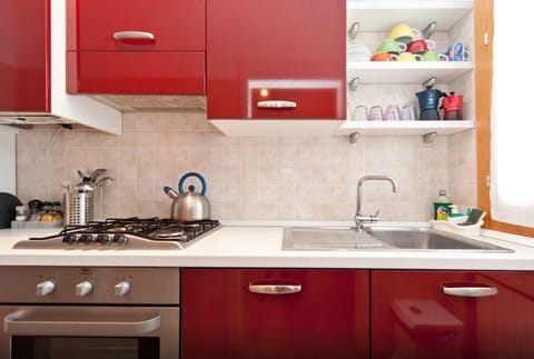 Apartment, Canal View | Private kitchen | Fridge, microwave, stovetop, dishwasher