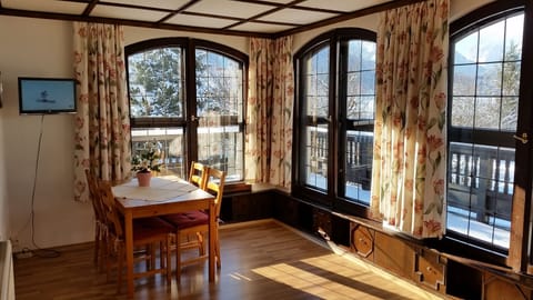 Family Suite, 1 King Bed with Sofa bed, Non Smoking, Mountain View | Living room | Flat-screen TV