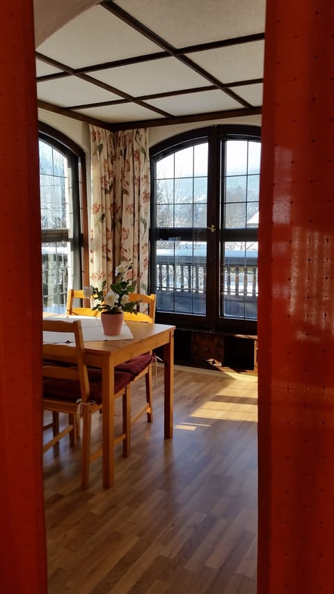 Family Suite, 1 King Bed with Sofa bed, Non Smoking, Mountain View | Living room | Flat-screen TV