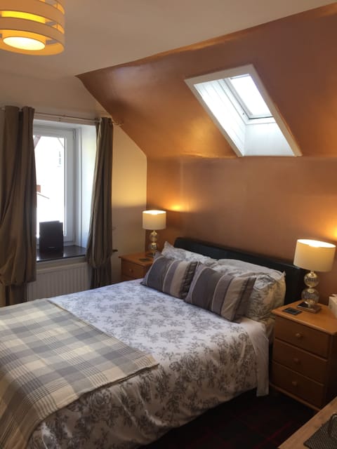 Double Room, Ensuite | Iron/ironing board, free WiFi, bed sheets