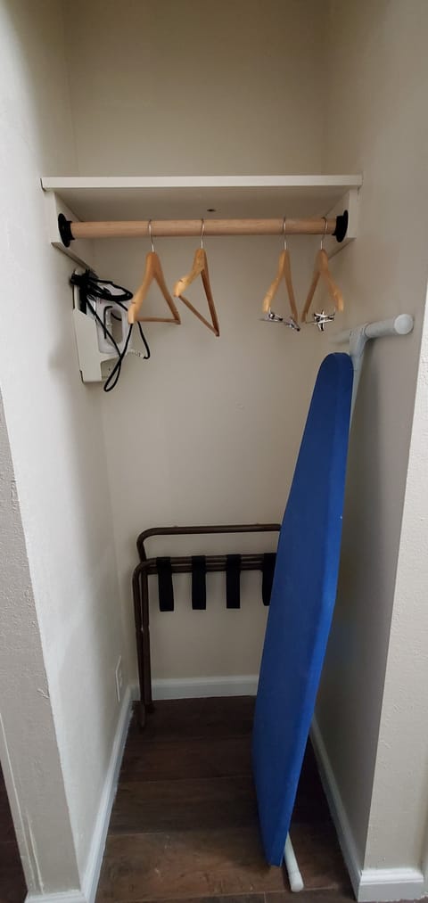 Iron/ironing board