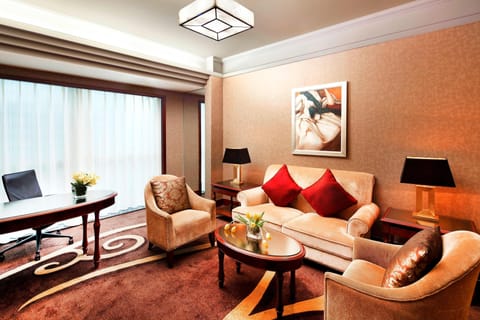 Executive Suite, 1 King Bed, Non Smoking | Living room | 32-inch LCD TV with satellite channels, TV