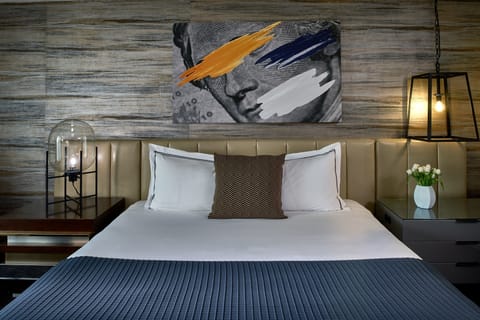 Premium bedding, in-room safe, desk, laptop workspace