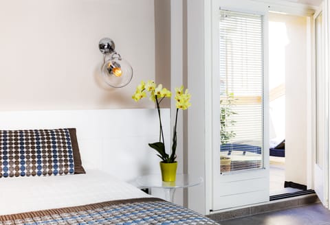 Hypo-allergenic bedding, minibar, in-room safe, desk