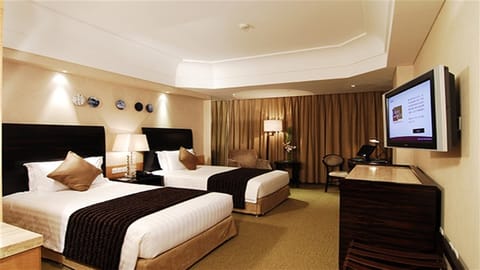 Executive Twin Room | Premium bedding, minibar, in-room safe, desk