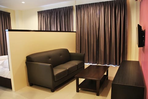 Suite | Living room | Flat-screen TV