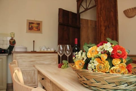 Classic Apartment, 1 Bedroom, Accessible | Private kitchenette | Fridge, oven, coffee/tea maker, cookware/dishes/utensils