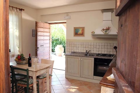 Classic Apartment, 1 Bedroom, Accessible | Private kitchenette | Fridge, oven, coffee/tea maker, cookware/dishes/utensils