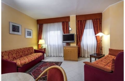 Suite, 1 Bedroom | Minibar, in-room safe, desk, free WiFi