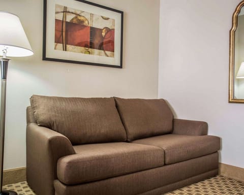 Suite, 2 Double Beds, Non Smoking | Iron/ironing board, free WiFi, bed sheets