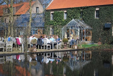 Breakfast, lunch, dinner served; local cuisine