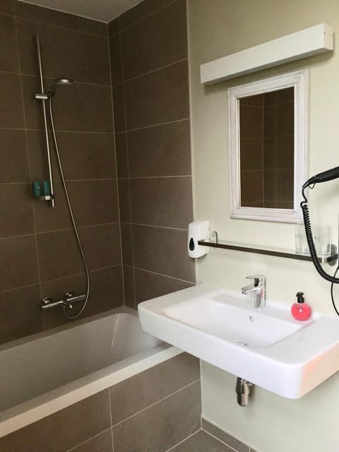 Standard Twin Room, 2 Twin Beds, Annex Building | Bathroom | Shower, hair dryer, towels, soap