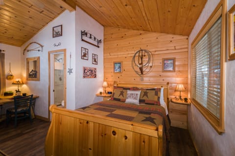 Standard Cabin, 1 Queen Bed, Non Smoking (True West) | Individually furnished, desk, laptop workspace, iron/ironing board