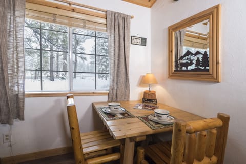 Standard Cabin, 1 Queen Bed, Non Smoking (Angler Room) | In-room dining