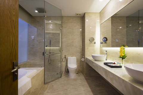 Bungalow Garden View | Bathroom | Separate tub and shower, deep soaking tub, rainfall showerhead