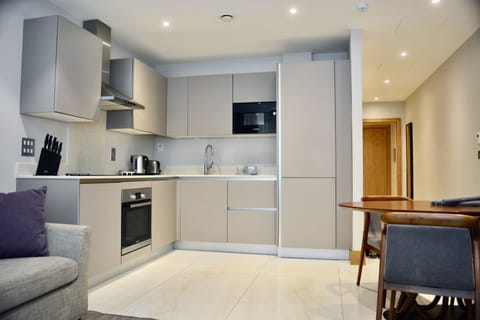 Superior Apartment, 1 Bedroom, Accessible | Private kitchen | Full-size fridge, microwave, oven, stovetop