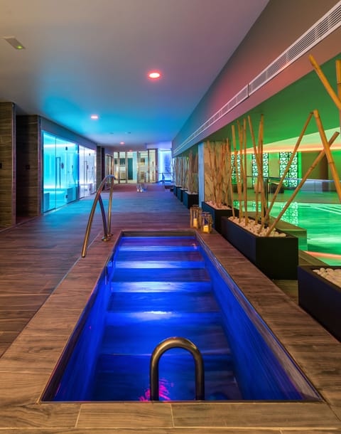 Sauna, steam room, Turkish bath, body treatments, aromatherapy