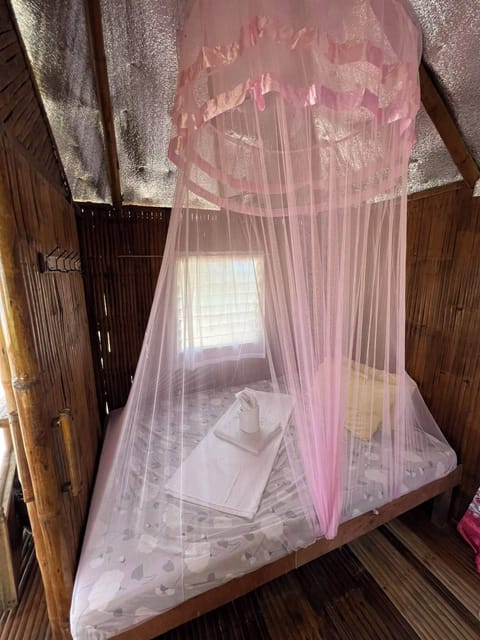 Family Cottage | Desk, laptop workspace, bed sheets