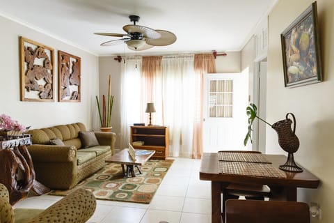 Premium Apartment, 1 Queen Bed, Kitchen, Mountain View | 1 bedroom, Egyptian cotton sheets, premium bedding, in-room safe
