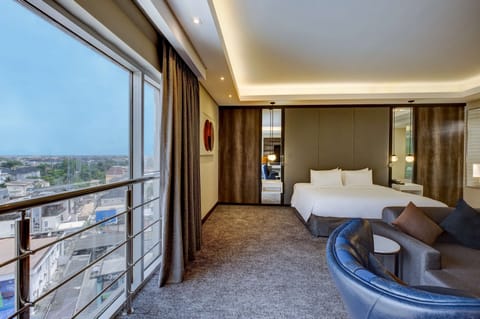 Royal Suite, 4 Bedrooms (Lounge Access) | Minibar, in-room safe, laptop workspace, soundproofing