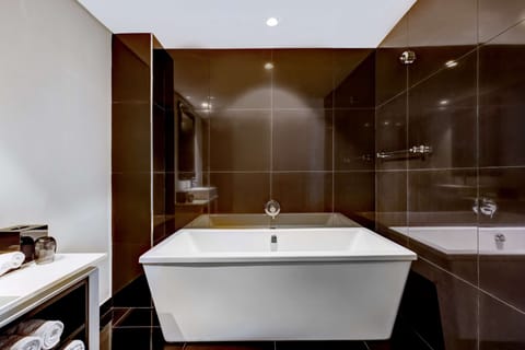Suite (Lounge Access) | Bathroom | Combined shower/tub, deep soaking tub, free toiletries, hair dryer