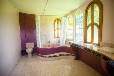 Standard Double Room | Bathroom | Bathtub, free toiletries, hair dryer, towels