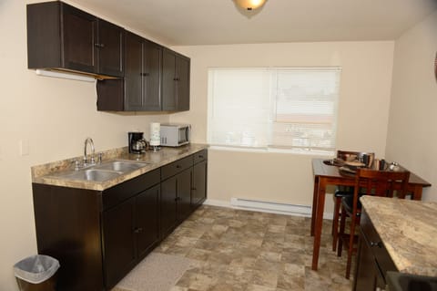 Basic Suite, 1 King Bed, Kitchen | Private kitchen | Fridge, microwave, coffee/tea maker