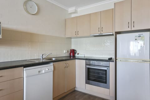 Apartment, 2 Bedrooms | Private kitchen | Fridge, microwave, oven, stovetop