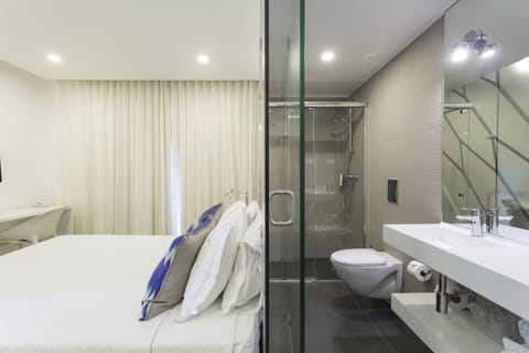 Standard Double Room, Pool View | Bathroom | Shower, rainfall showerhead, free toiletries, hair dryer