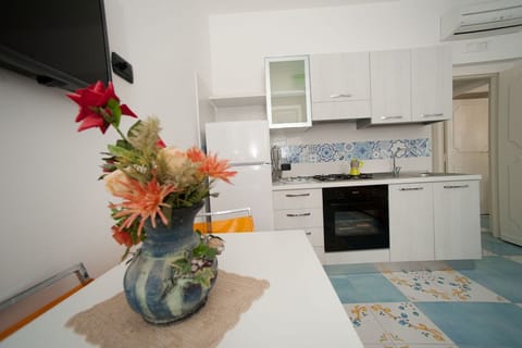 Apartment, 1 Bedroom (Mimì) | Private kitchen | Fridge, stovetop, cookware/dishes/utensils