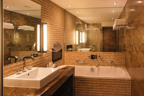 Suite, Balcony | Bathroom | Free toiletries, hair dryer, towels