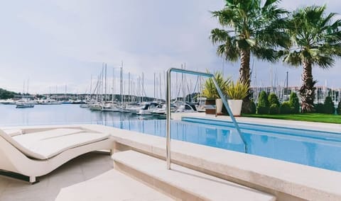 Seasonal outdoor pool, pool umbrellas
