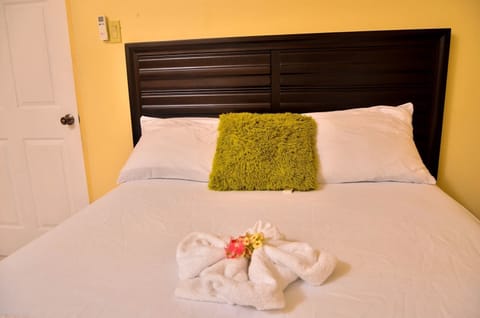 Exclusive Apartment, 1 Queen Bed, Kitchen, Mountain View | 1 bedroom, Egyptian cotton sheets, premium bedding, in-room safe