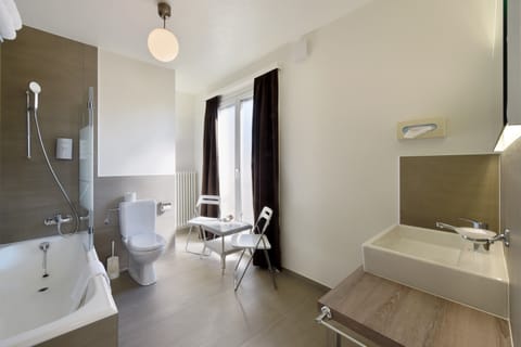 Double Room, Lake View | Bathroom | Hair dryer, towels