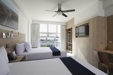Superior Twin Room | Premium bedding, minibar, in-room safe, desk