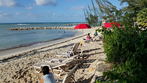 Private beach nearby, white sand, free beach cabanas, sun loungers