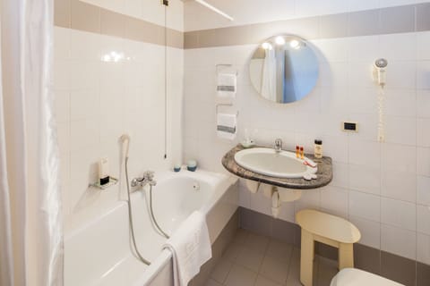 Triple Room | Bathroom | Hair dryer, towels