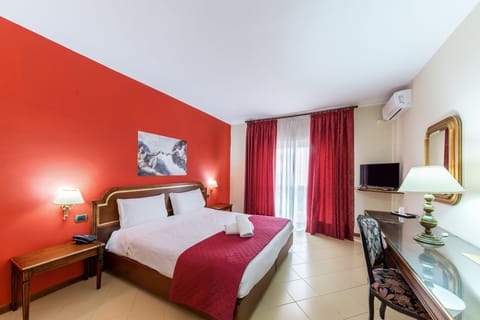 Standard Double or Twin Room | Minibar, desk, laptop workspace, free WiFi