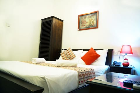 Double Room | In-room safe, individually decorated, individually furnished, desk